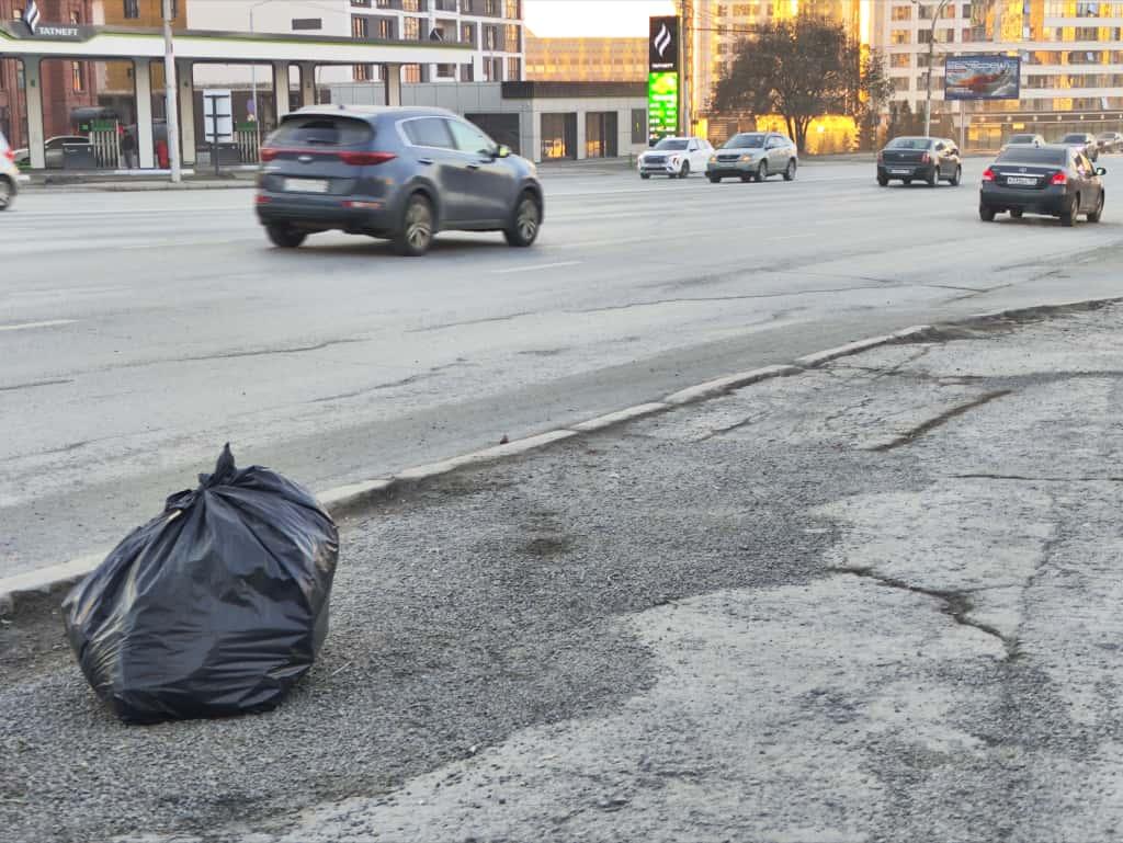 Фото Новосибирцы возмутились пылью, покрывшей город в режим «черного неба» 2